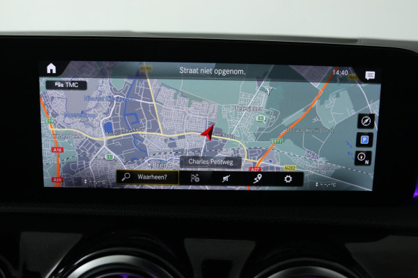 Mercedes-Benz CLA-Klasse 200 Business Solution AMG (PANORAMADAK, SFEERVERLICHTING, PARKEERSENSOREN, STOELVERWARMING)