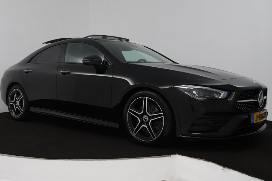Mercedes-Benz CLA-Klasse 200 Business Solution AMG (PANORAMADAK, SFEERVERLICHTING, PARKEERSENSOREN, STOELVERWARMING)