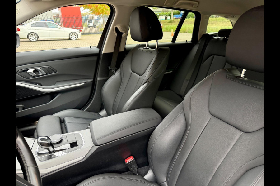 BMW 3 Serie Touring 330e Camera. M-stuur, Tr.haak, Carplay, DAB BMW 3 Serie Touring 330e Camera. M-stuur, Tr.haak, Carplay, DAB