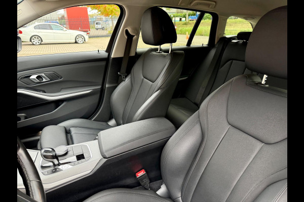BMW 3 Serie Touring 330e Camera. M-stuur, Tr.haak, Carplay, DAB BMW 3 Serie Touring 330e Camera. M-stuur, Tr.haak, Carplay, DAB