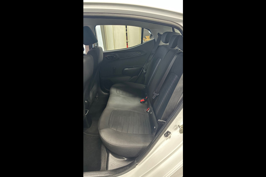 Hyundai i10 1.0 Comfort 5-zits | Airco | Cruise Control | DAB | Apple Carplay/Android Auto Hyundai i10 1.0 Comfort 5-zits | Airco | Cruise Control | DAB | Apple Carplay/Android Auto