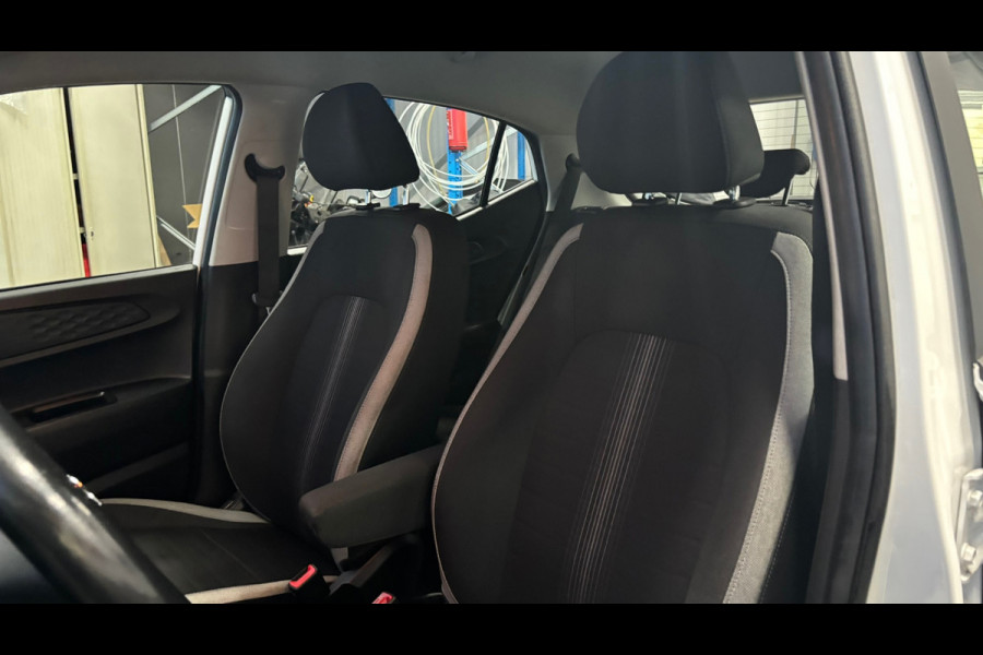 Hyundai i10 1.0 Comfort 5-zits | Airco | Cruise Control | DAB | Apple Carplay/Android Auto Hyundai i10 1.0 Comfort 5-zits | Airco | Cruise Control | DAB | Apple Carplay/Android Auto