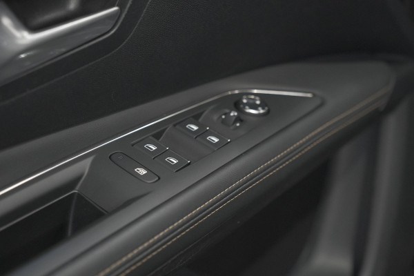 Peugeot 3008 1.6 PureTech 180 GT | Panoramadak | Adaptieve Cruise Control | Elektrische Kofferklep | Pack Leder