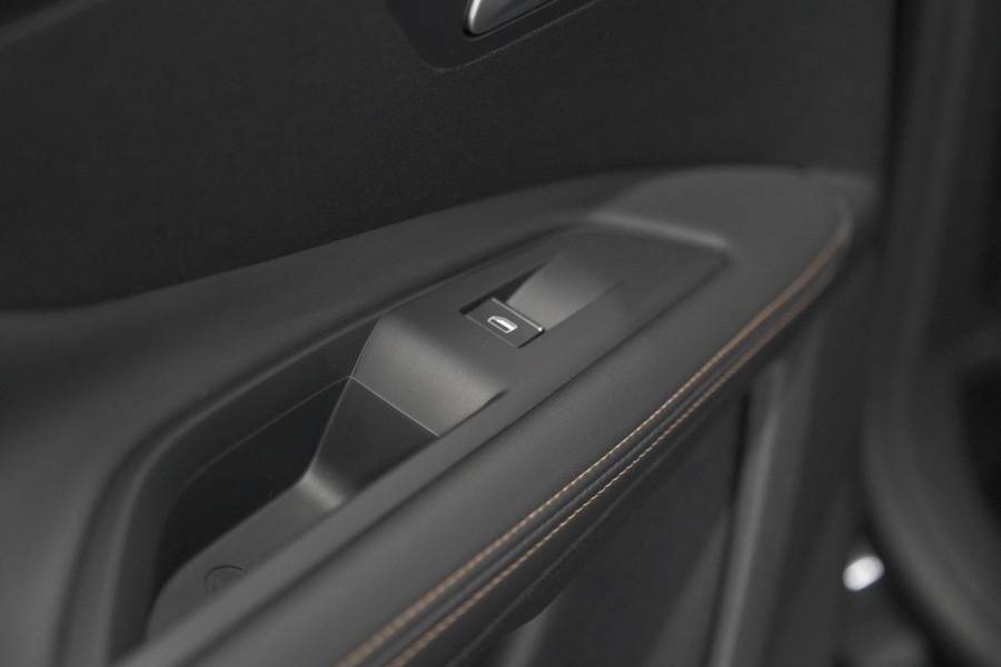Peugeot 3008 1.6 PureTech 180 GT | Panoramadak | Adaptieve Cruise Control | Elektrische Kofferklep | Pack Leder