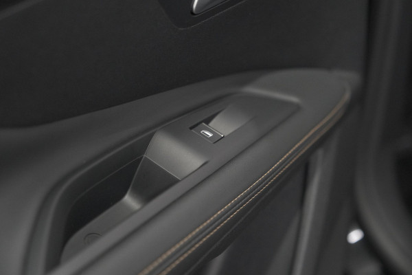 Peugeot 3008 1.6 PureTech 180 GT | Panoramadak | Adaptieve Cruise Control | Elektrische Kofferklep | Pack Leder