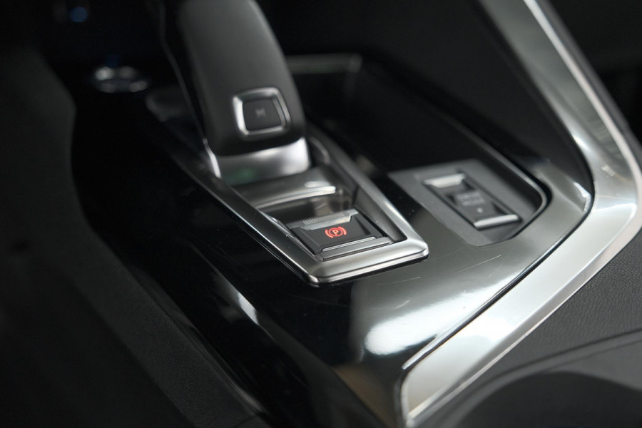 Peugeot 3008 1.6 PureTech 180 GT | Panoramadak | Adaptieve Cruise Control | Elektrische Kofferklep | Pack Leder