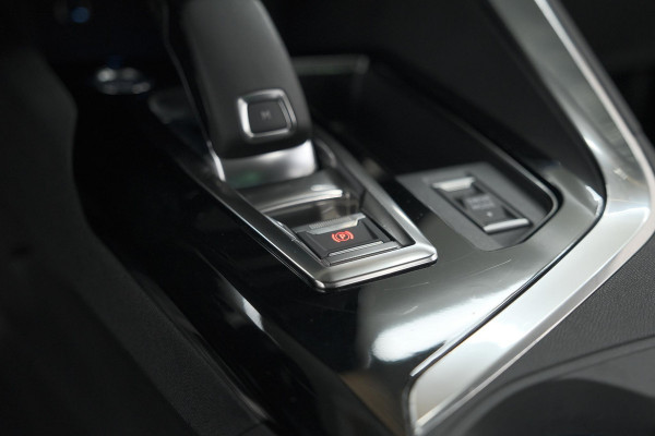 Peugeot 3008 1.6 PureTech 180 GT | Panoramadak | Adaptieve Cruise Control | Elektrische Kofferklep | Pack Leder