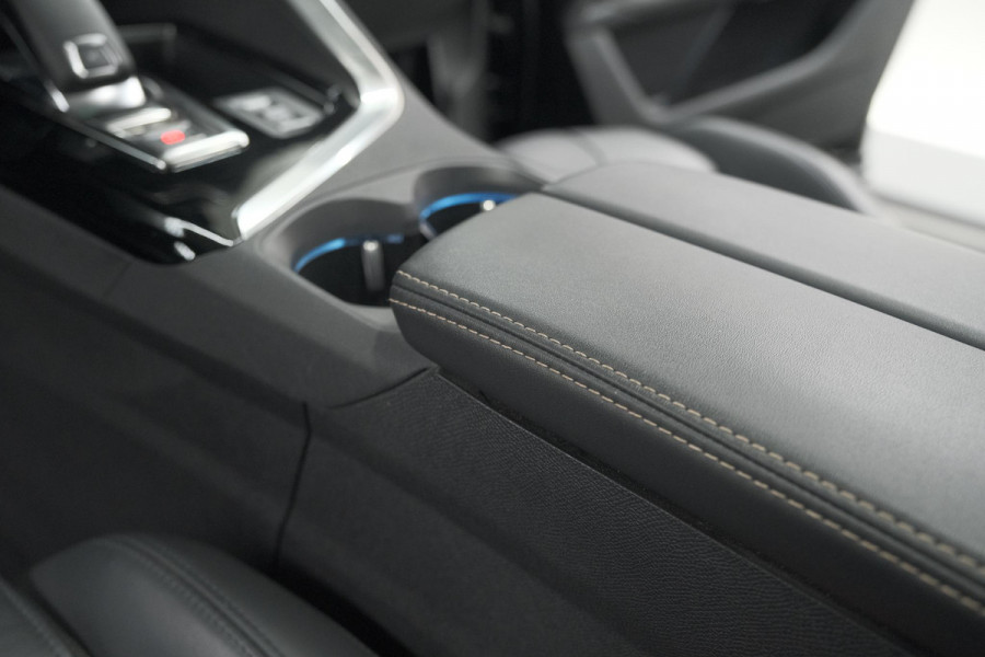 Peugeot 3008 1.6 PureTech 180 GT | Panoramadak | Adaptieve Cruise Control | Elektrische Kofferklep | Pack Leder