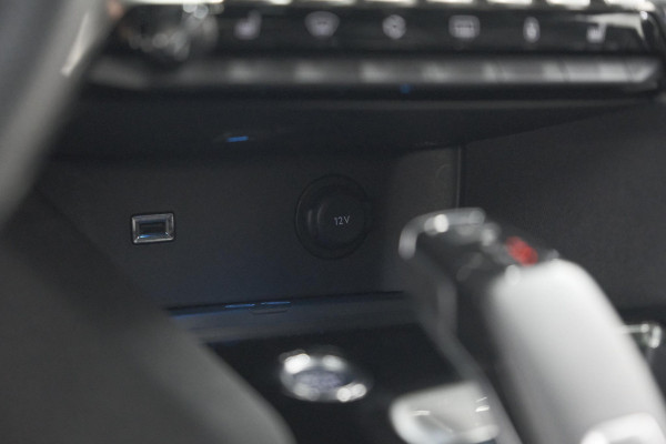 Peugeot 3008 1.6 PureTech 180 GT | Panoramadak | Adaptieve Cruise Control | Elektrische Kofferklep | Pack Leder