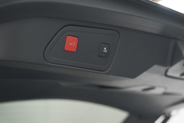 Peugeot 3008 1.6 PureTech 180 GT | Panoramadak | Adaptieve Cruise Control | Elektrische Kofferklep | Pack Leder