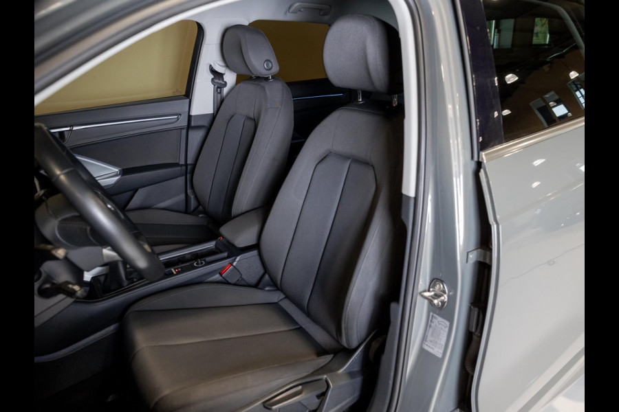 Audi Q3 35 TFSI Pro Line business / 150pk / Trekhaak / Stoelverwarming / Sfeerverlichting /