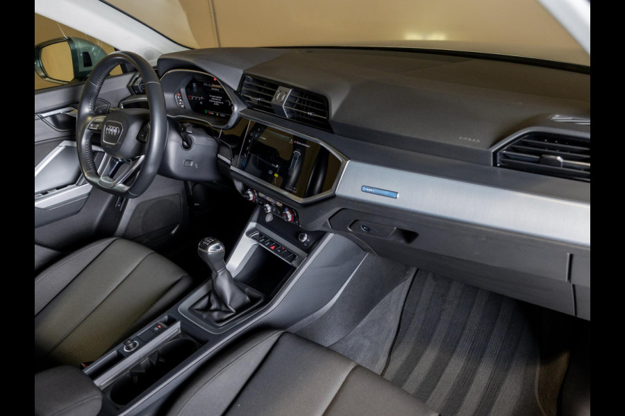 Audi Q3 35 TFSI Pro Line business / 150pk / Trekhaak / Stoelverwarming / Sfeerverlichting /