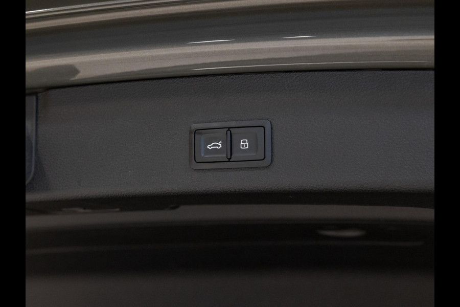 Audi Q3 35 TFSI Pro Line business / 150pk / Trekhaak / Stoelverwarming / Sfeerverlichting /