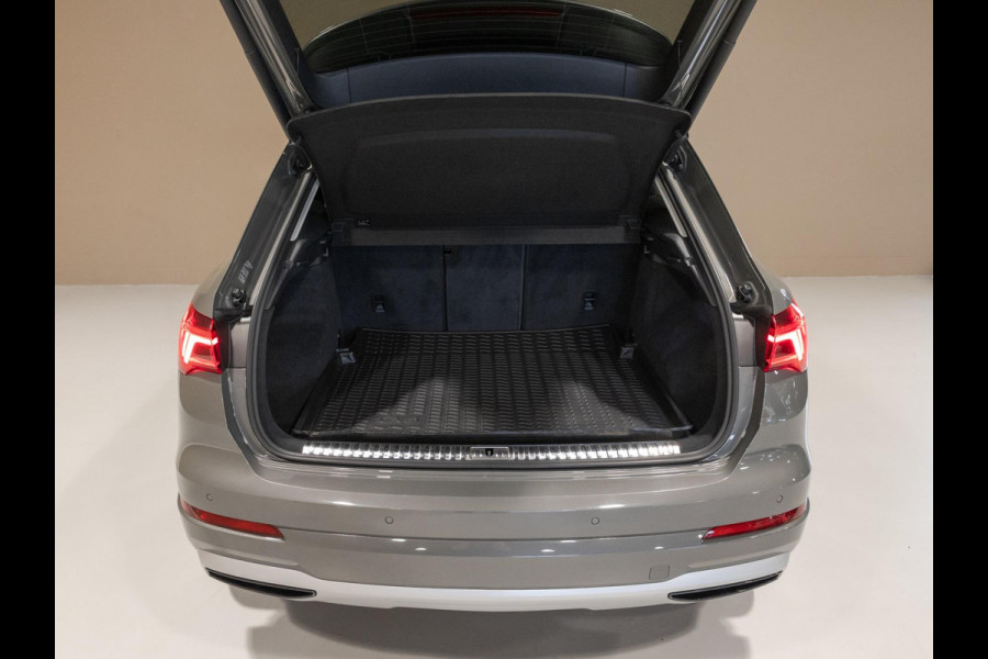 Audi Q3 35 TFSI Pro Line business / 150pk / Trekhaak / Stoelverwarming / Sfeerverlichting /