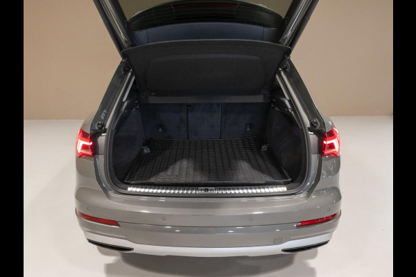 Audi Q3 35 TFSI Pro Line business / 150pk / Trekhaak / Stoelverwarming / Sfeerverlichting /