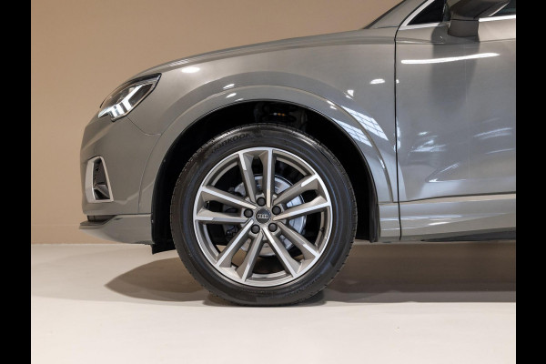 Audi Q3 35 TFSI Pro Line business / 150pk / Trekhaak / Stoelverwarming / Sfeerverlichting /