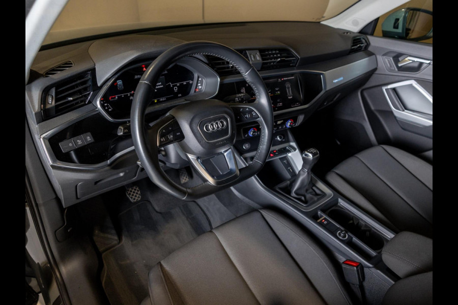 Audi Q3 35 TFSI Pro Line business / 150pk / Trekhaak / Stoelverwarming / Sfeerverlichting /