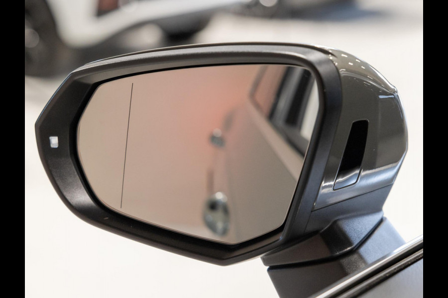 Audi Q3 35 TFSI Pro Line business / 150pk / Trekhaak / Stoelverwarming / Sfeerverlichting /