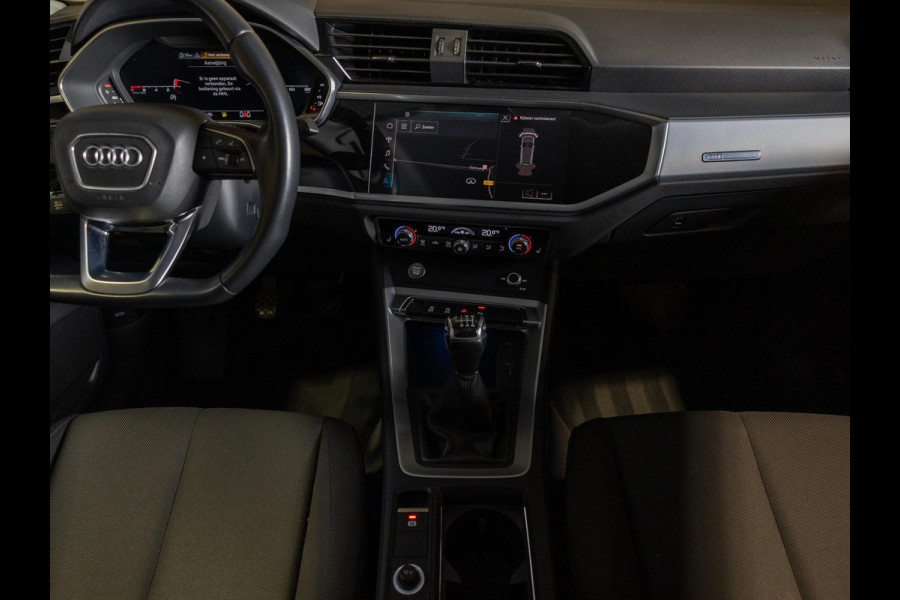 Audi Q3 35 TFSI Pro Line business / 150pk / Trekhaak / Stoelverwarming / Sfeerverlichting /