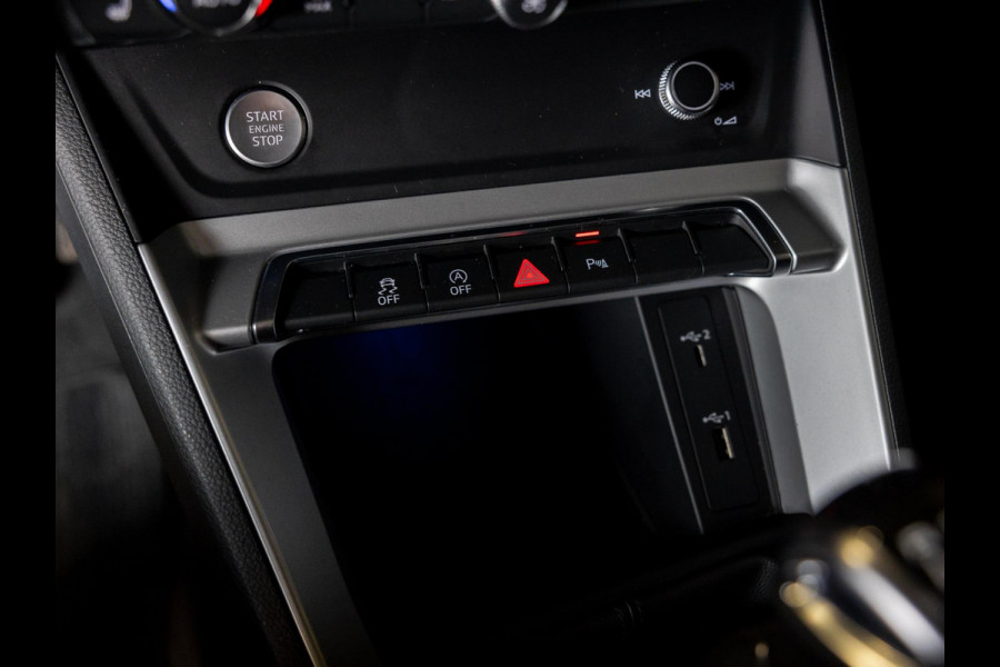 Audi Q3 35 TFSI Pro Line business / 150pk / Trekhaak / Stoelverwarming / Sfeerverlichting /