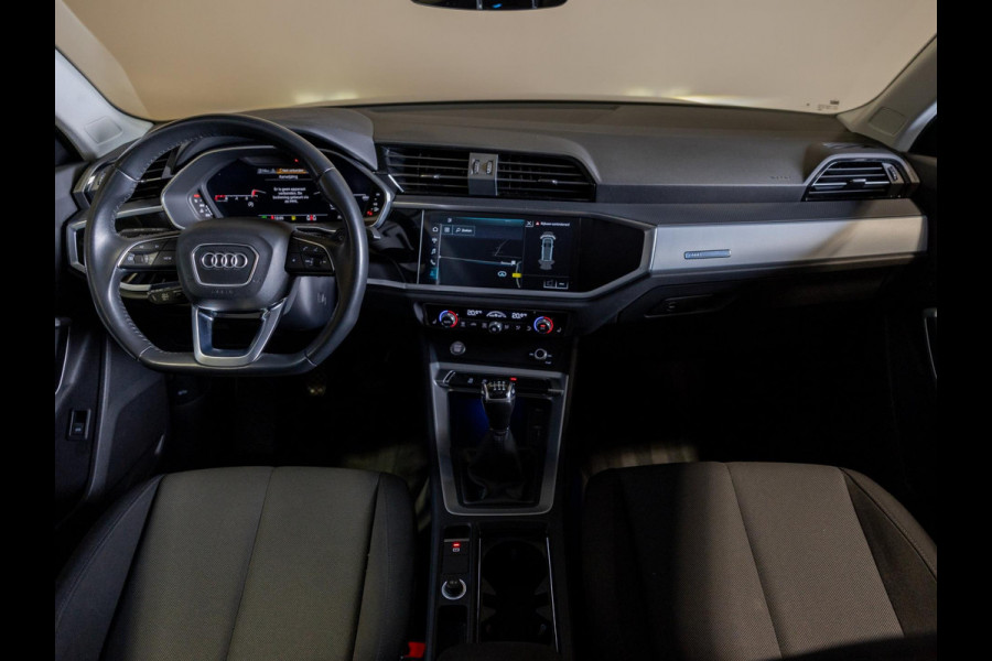Audi Q3 35 TFSI Pro Line business / 150pk / Trekhaak / Stoelverwarming / Sfeerverlichting /