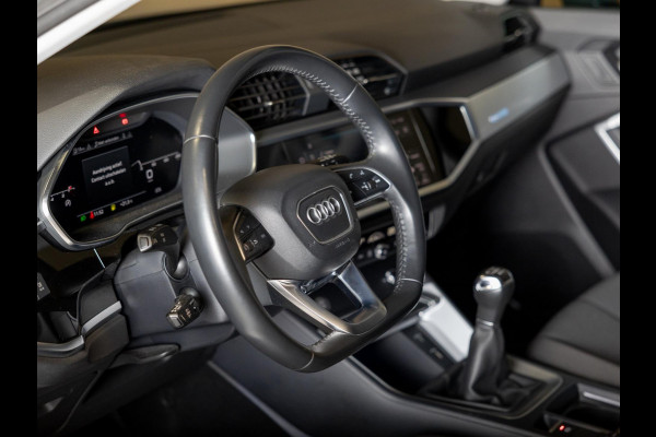 Audi Q3 35 TFSI Pro Line business / 150pk / Trekhaak / Stoelverwarming / Sfeerverlichting /
