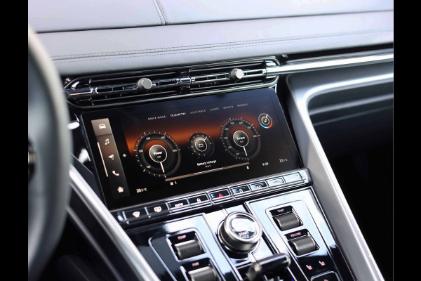 Aston Martin DB12 4.0 V8 Aston Martin DB12 4.0 V8