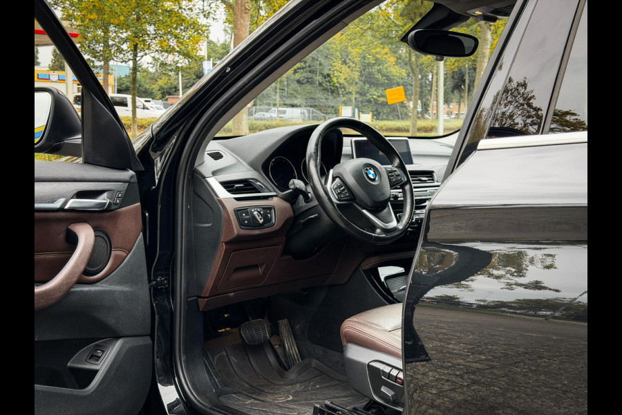 BMW X1 sDrive20i Orange Edition III Orig NL|LED|Navi plus|Camera|Elek a klep|Leer|HUD BMW X1 sDrive20i Orange Edition III Orig NL|LED|Navi plus|Camera|Elek a klep|Leer|HUD