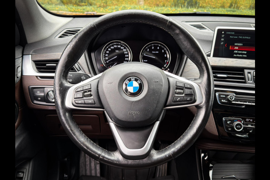 BMW X1 sDrive20i Orange Edition III Orig NL|LED|Navi plus|Camera|Elek a klep|Leer|HUD BMW X1 sDrive20i Orange Edition III Orig NL|LED|Navi plus|Camera|Elek a klep|Leer|HUD
