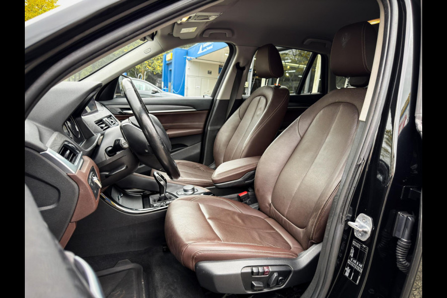 BMW X1 sDrive20i Orange Edition III Orig NL|LED|Navi plus|Camera|Elek a klep|Leer|HUD BMW X1 sDrive20i Orange Edition III Orig NL|LED|Navi plus|Camera|Elek a klep|Leer|HUD