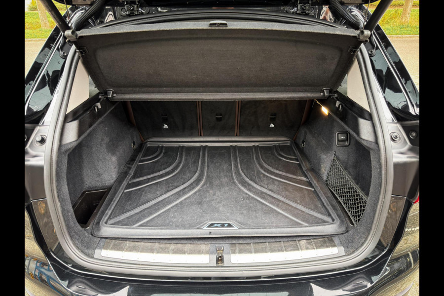 BMW X1 sDrive20i Orange Edition III Orig NL|LED|Navi plus|Camera|Elek a klep|Leer|HUD BMW X1 sDrive20i Orange Edition III Orig NL|LED|Navi plus|Camera|Elek a klep|Leer|HUD
