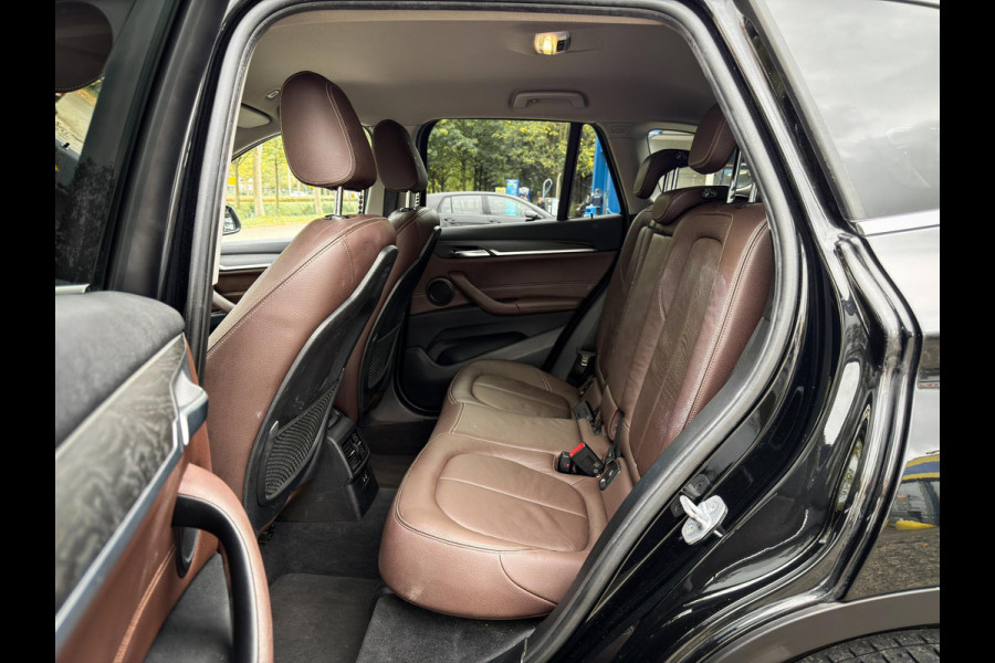 BMW X1 sDrive20i Orange Edition III Orig NL|LED|Navi plus|Camera|Elek a klep|Leer|HUD BMW X1 sDrive20i Orange Edition III Orig NL|LED|Navi plus|Camera|Elek a klep|Leer|HUD