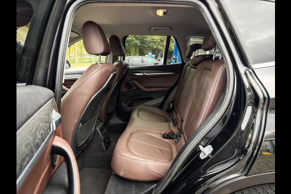BMW X1 sDrive20i Orange Edition III Orig NL|LED|Navi plus|Camera|Elek a klep|Leer|HUD BMW X1 sDrive20i Orange Edition III Orig NL|LED|Navi plus|Camera|Elek a klep|Leer|HUD