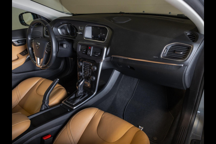 Volvo V40 Cross Country 1.5 T3 Polar+ Luxury / 152pk / Panorama dak / Leder / Achteruitrij camera /
