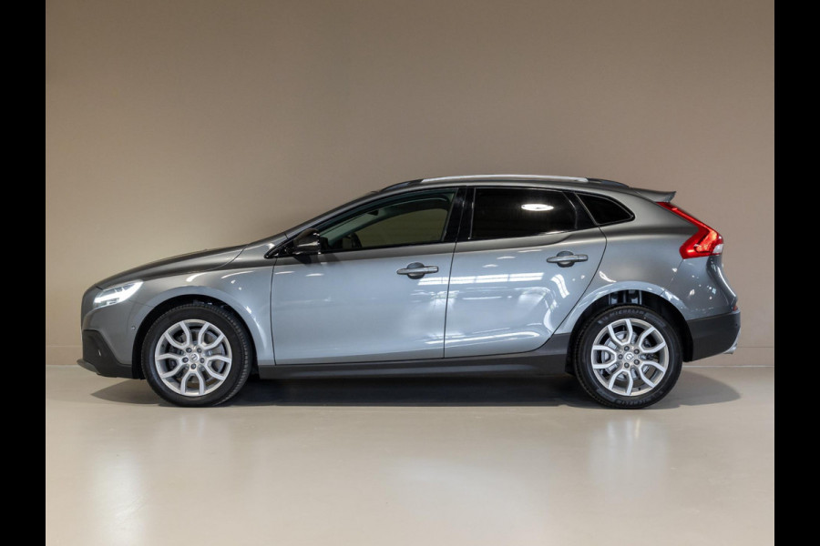 Volvo V40 Cross Country 1.5 T3 Polar+ Luxury / 152pk / Panorama dak / Leder / Achteruitrij camera /