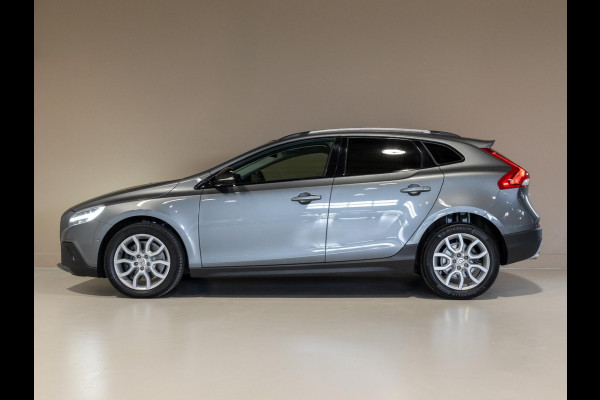 Volvo V40 Cross Country 1.5 T3 Polar+ Luxury / 152pk / Panorama dak / Leder / Achteruitrij camera /