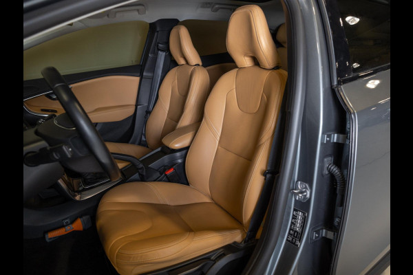 Volvo V40 Cross Country 1.5 T3 Polar+ Luxury / 152pk / Panorama dak / Leder / Achteruitrij camera /