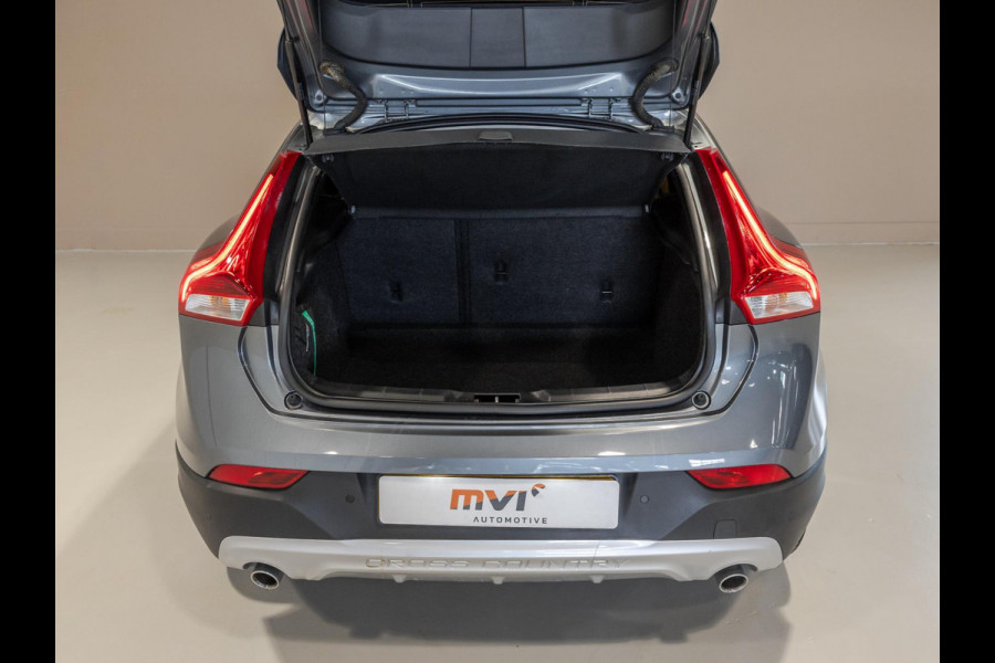 Volvo V40 Cross Country 1.5 T3 Polar+ Luxury / 152pk / Panorama dak / Leder / Achteruitrij camera /