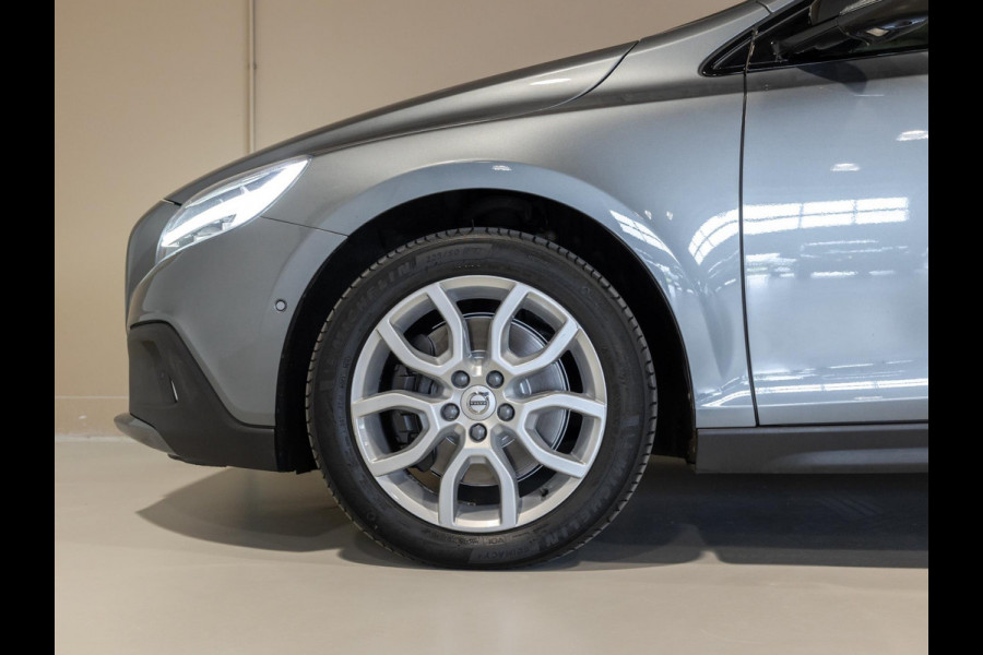 Volvo V40 Cross Country 1.5 T3 Polar+ Luxury / 152pk / Panorama dak / Leder / Achteruitrij camera /