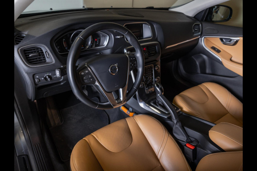 Volvo V40 Cross Country 1.5 T3 Polar+ Luxury / 152pk / Panorama dak / Leder / Achteruitrij camera /