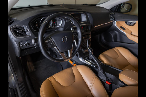 Volvo V40 Cross Country 1.5 T3 Polar+ Luxury / 152pk / Panorama dak / Leder / Achteruitrij camera /