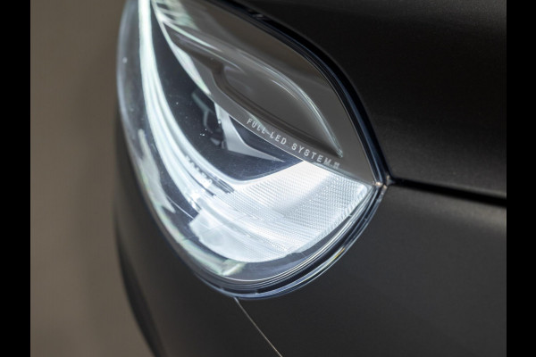 Volvo V40 Cross Country 1.5 T3 Polar+ Luxury / 152pk / Panorama dak / Leder / Achteruitrij camera /