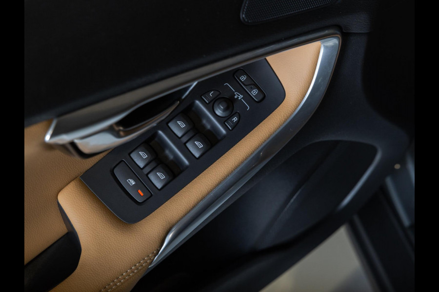 Volvo V40 Cross Country 1.5 T3 Polar+ Luxury / 152pk / Panorama dak / Leder / Achteruitrij camera /