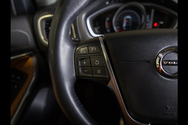 Volvo V40 Cross Country 1.5 T3 Polar+ Luxury / 152pk / Panorama dak / Leder / Achteruitrij camera /