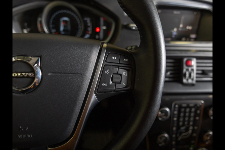 Volvo V40 Cross Country 1.5 T3 Polar+ Luxury / 152pk / Panorama dak / Leder / Achteruitrij camera /