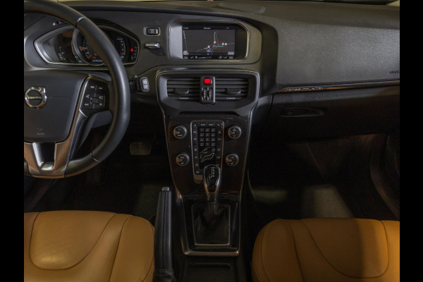 Volvo V40 Cross Country 1.5 T3 Polar+ Luxury / 152pk / Panorama dak / Leder / Achteruitrij camera /