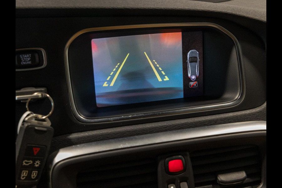 Volvo V40 Cross Country 1.5 T3 Polar+ Luxury / 152pk / Panorama dak / Leder / Achteruitrij camera /