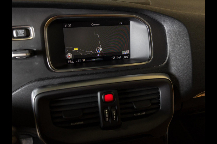 Volvo V40 Cross Country 1.5 T3 Polar+ Luxury / 152pk / Panorama dak / Leder / Achteruitrij camera /