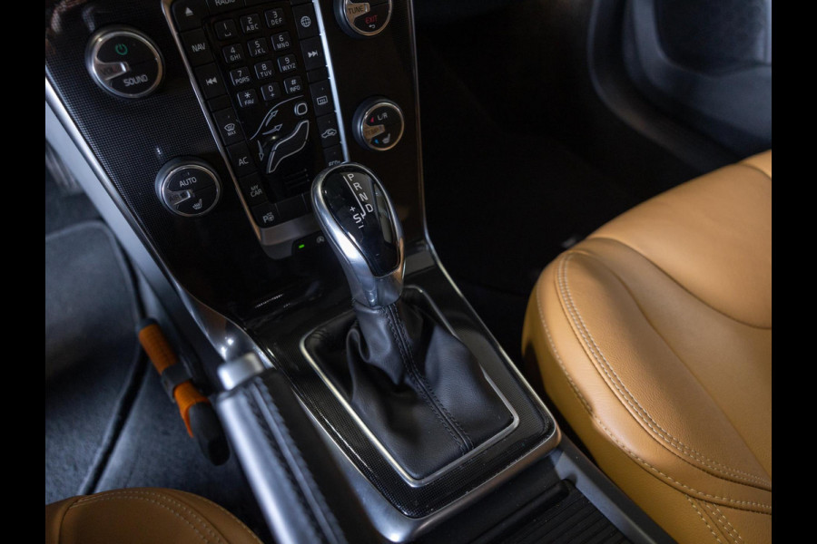 Volvo V40 Cross Country 1.5 T3 Polar+ Luxury / 152pk / Panorama dak / Leder / Achteruitrij camera /