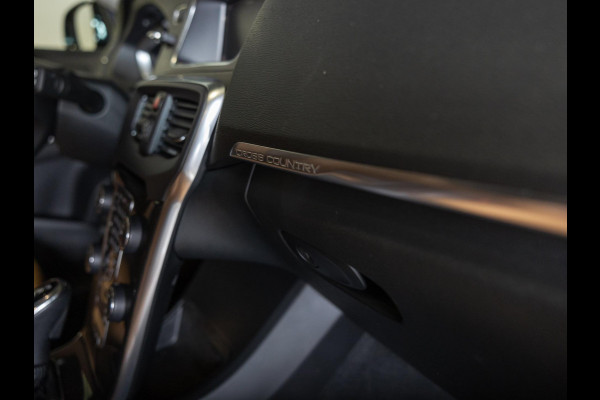 Volvo V40 Cross Country 1.5 T3 Polar+ Luxury / 152pk / Panorama dak / Leder / Achteruitrij camera /